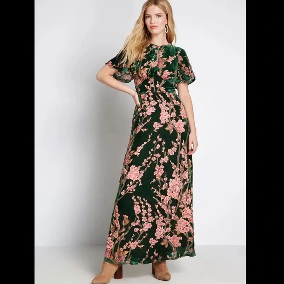 green emerald velvet dress Uma Velvet Maxi Dress | Dark Green main image 0